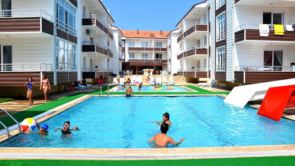 HAVUZLU & AQUA PARKLI sitede HAVUZ BAŞI & EŞYALI & KOMBİLİ 2+1