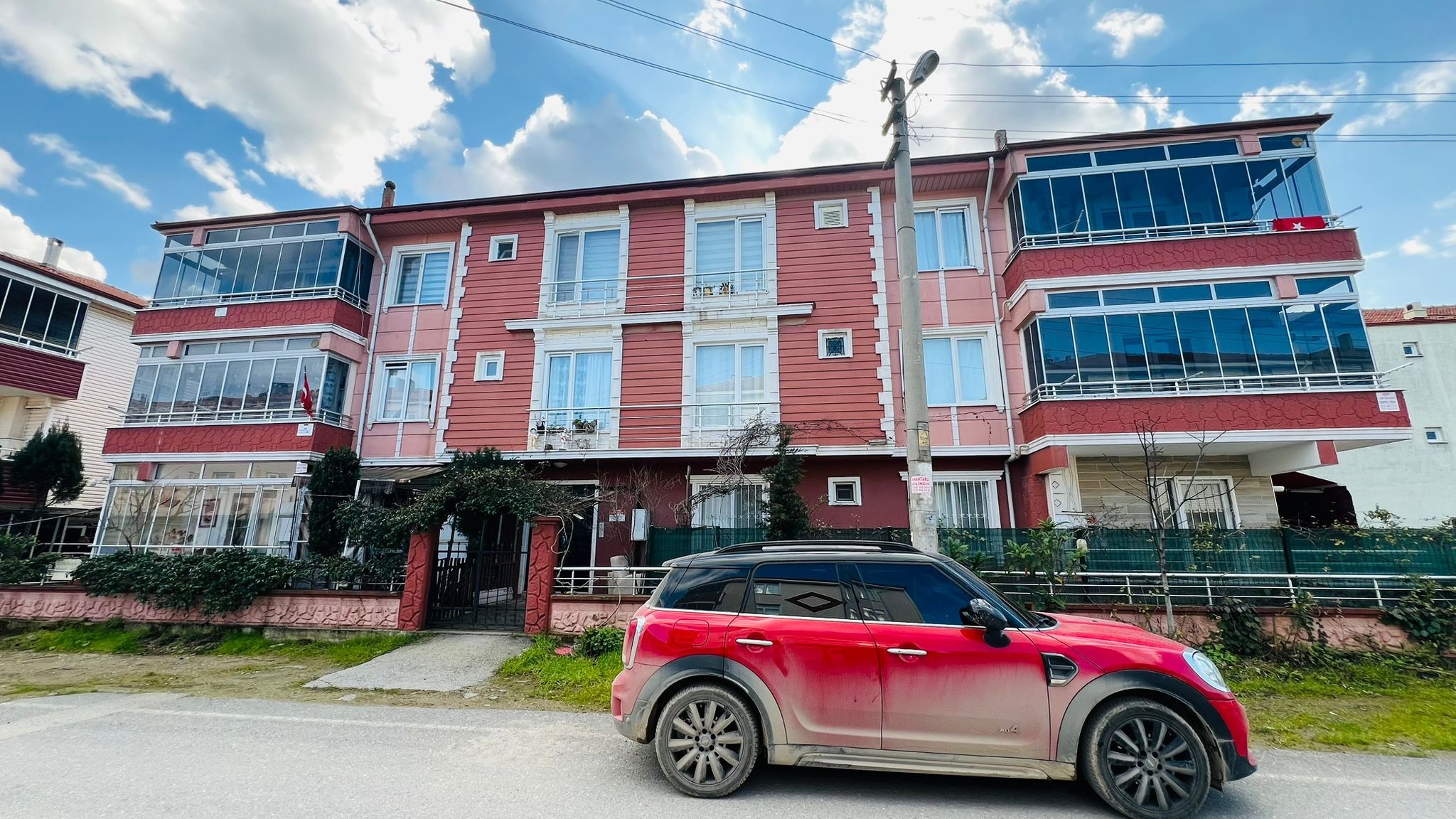 KARASU AKKUMDA CADDE ÜSTÜ | HASTANEYE YAKIN | DENİZ MANZARALI