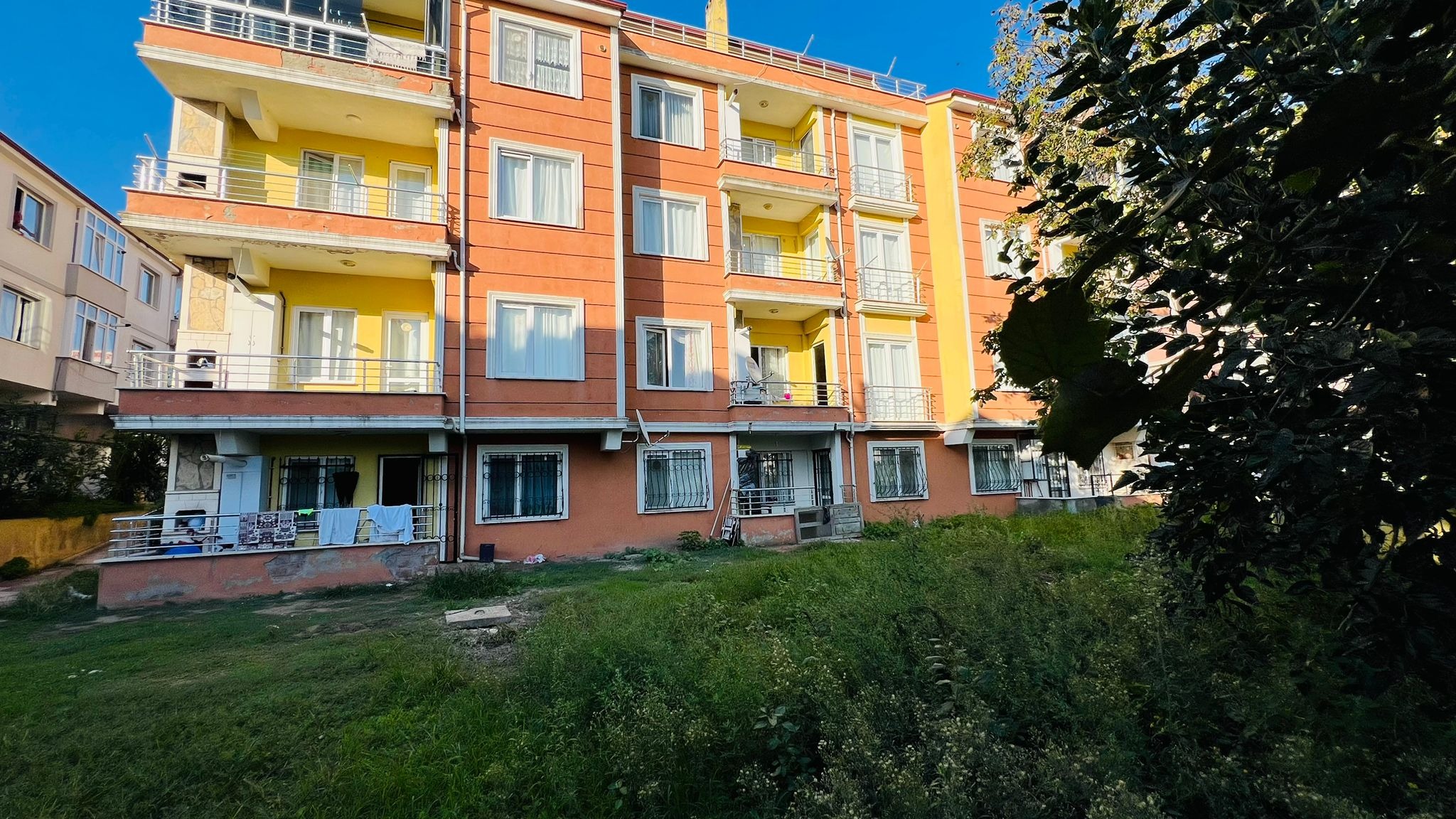 KARASU SAHİL MERKEZDE 4+1 ÇATI KATI ÇİĞDEM EMLAK İLE SATILIK