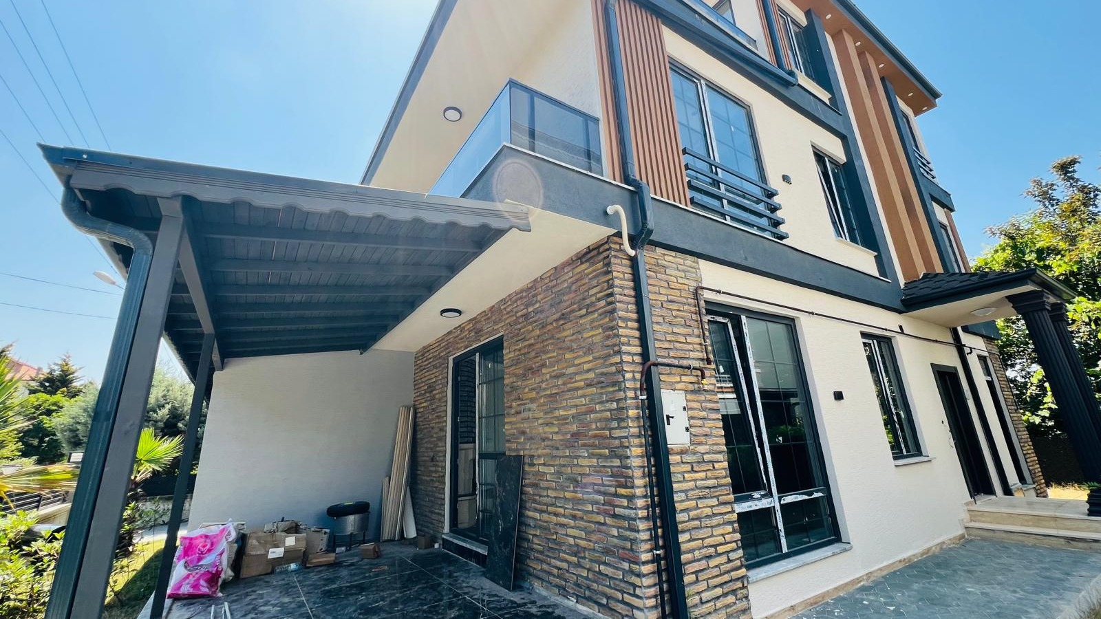 KARASU ÇARŞI MERKEZDE ÇİĞDEM EMLAK İLE SATILIK LÜKS TRİPLEKS