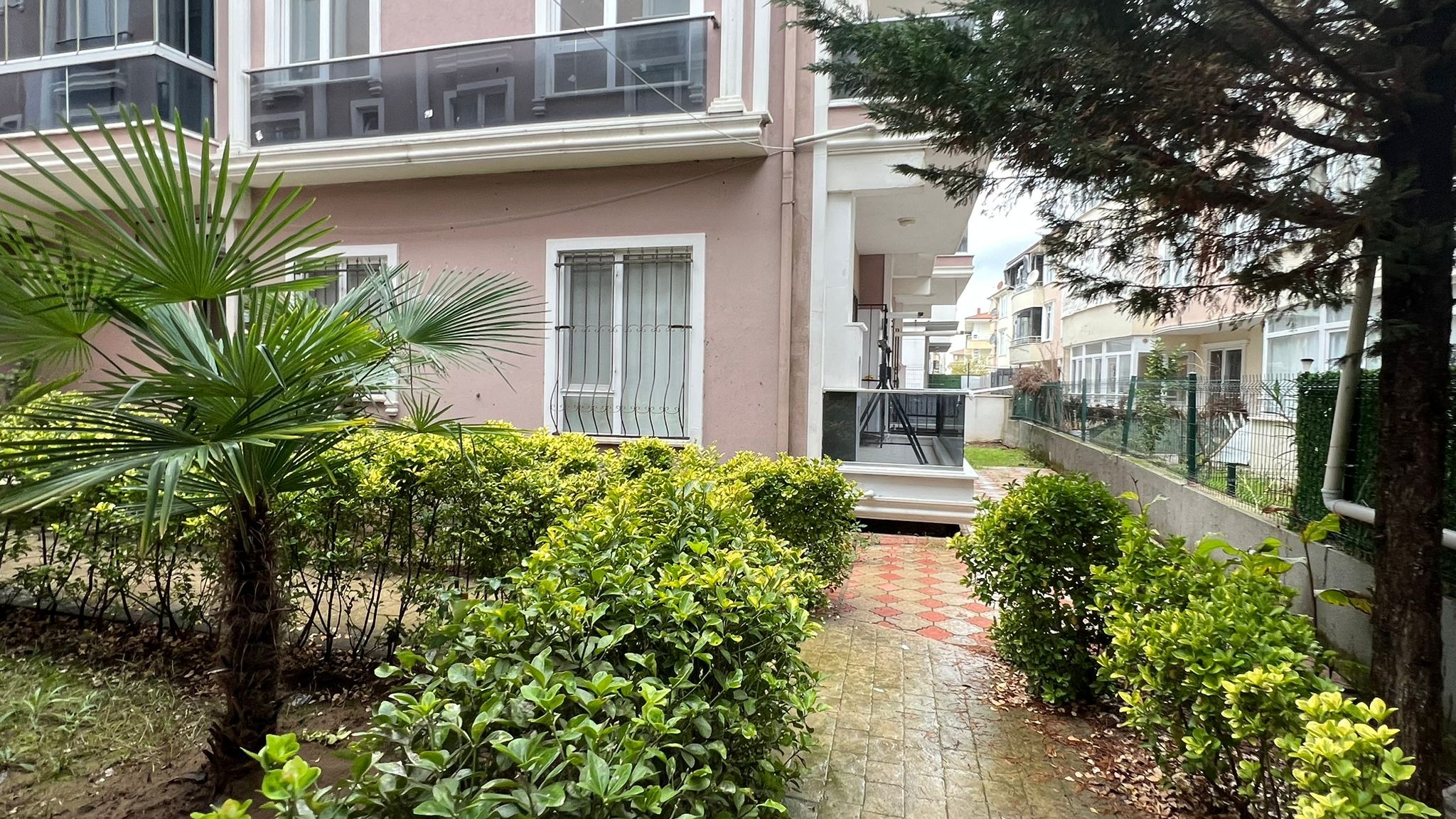 KARASU ÇİĞDEM EMLAKTAN...AKKUM da ARA KAT & MUTFAK AYRI &KOMBİLİ